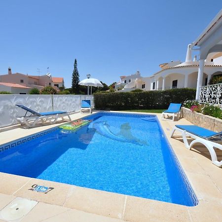 Well-Appointed Villa Is Situated In The Popular Resort Of Vilamoura Quarteira Dış mekan fotoğraf