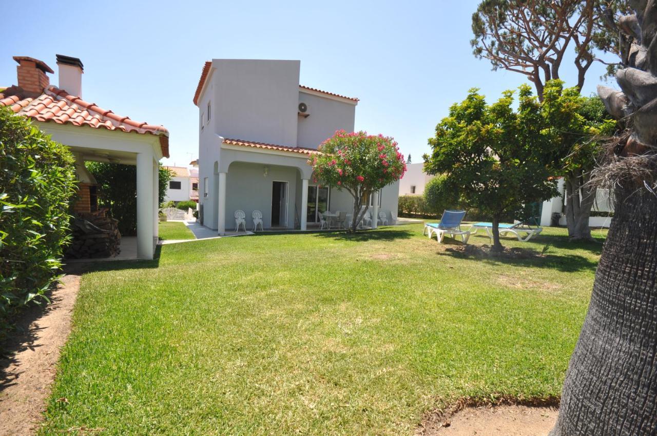 Well-Appointed Villa Is Situated In The Popular Resort Of Vilamoura Quarteira Dış mekan fotoğraf