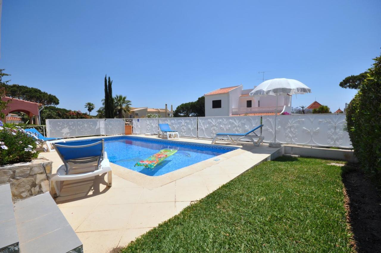 Well-Appointed Villa Is Situated In The Popular Resort Of Vilamoura Quarteira Dış mekan fotoğraf