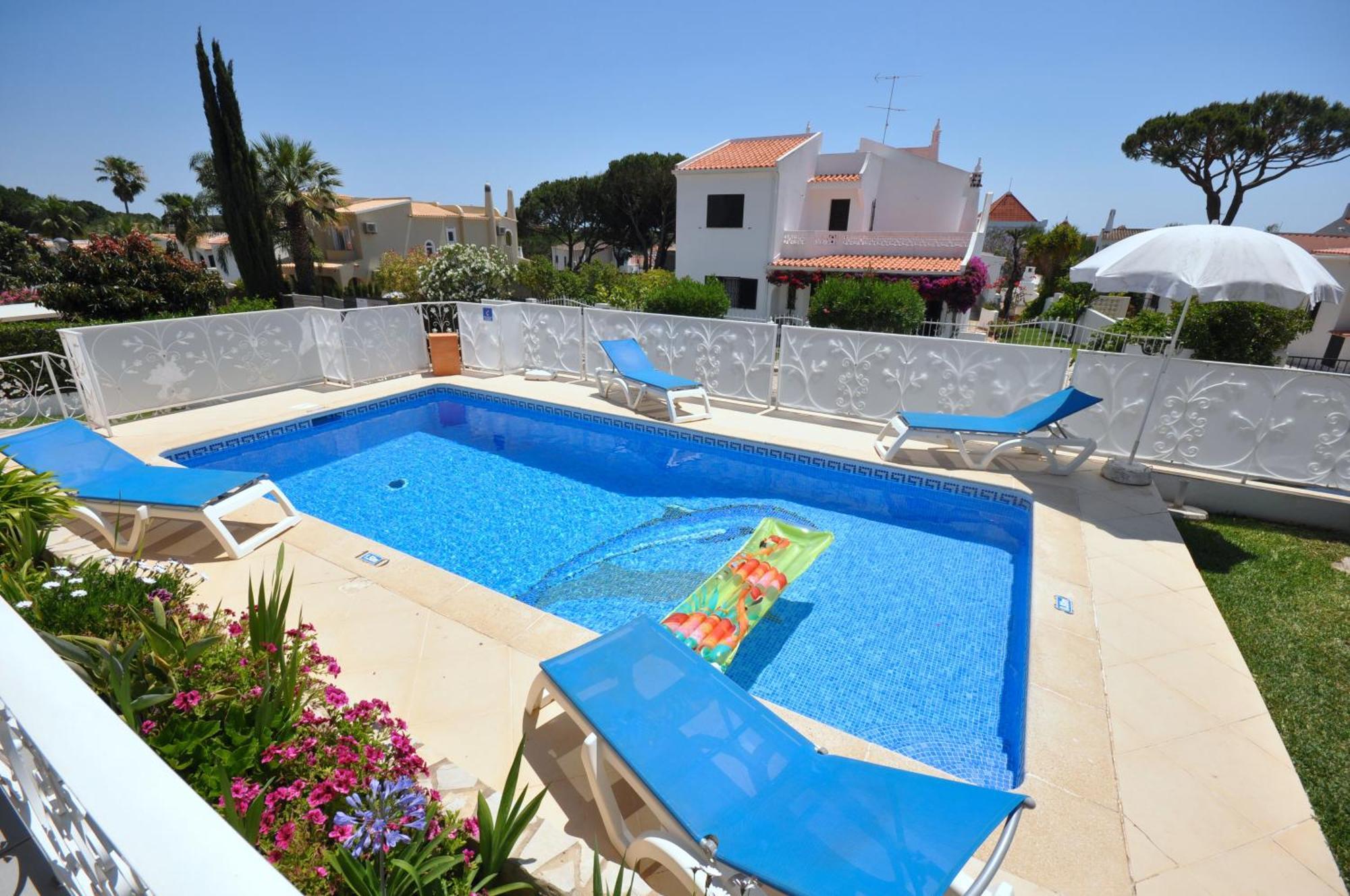 Well-Appointed Villa Is Situated In The Popular Resort Of Vilamoura Quarteira Dış mekan fotoğraf